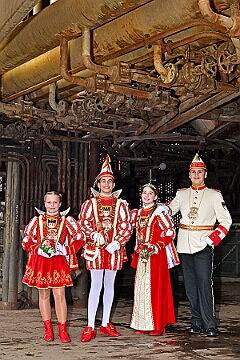 Ornat Shooting 2026-01-03 10  Foto-Shooting -- Bei nicht besonders freundlichem Wetter fand unser Shooting für dei Offiziellen Fotos im Ornat im Landschaftspark Nord statt. : DVPJ, Holger II, Kinderprinz Phil II., Prinzessin, Mia I., Prinzessin Mia I., HDK, Duisburg, Karneval, Helau, Tollität, Event, Session 2024, Session 2025, Hauptausschuss, Gemeinschaft, Hauptausschuss Karneval Duisburg, Duisburg ist echt