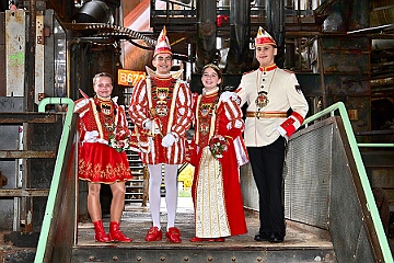 Ornat Shooting 2026-01-03 16  Foto-Shooting -- Bei nicht besonders freundlichem Wetter fand unser Shooting für dei Offiziellen Fotos im Ornat im Landschaftspark Nord statt. : DVPJ, Holger II, Kinderprinz Phil II., Prinzessin, Mia I., Prinzessin Mia I., HDK, Duisburg, Karneval, Helau, Tollität, Event, Session 2024, Session 2025, Hauptausschuss, Gemeinschaft, Hauptausschuss Karneval Duisburg, Duisburg ist echt