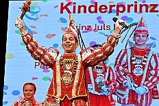 Kuerung Steinhof 2026-01-04 025  Unsere Kürung - Premiere - Im so genannten „Gürzenich“ von Duisburg, dem Steinhof in Huckingen fand am Sonntag, 4. Januar 2026, zum ersten Mal die Kürung einer Kinderprinzencrew statt. Wir sind nun als Prinz Juls I., Prinzessin Aileen I. mit Hofmarschall Sami und Pagin Paula der Stadt Duisburg 2026 inthronisiert. : DVPJ, Holger II, Kinderprinz Phil II., Prinzessin, Mia I., Prinzessin Mia I., HDK, Duisburg, Karneval, Helau, Tollität, Event, Session 2024, Session 2025, Hauptausschuss, Gemeinschaft, Hauptausschuss Karneval Duisburg, Duisburg ist echt