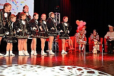 Kuerung Steinhof 2026-01-04 071  Unsere Kürung - Premiere - Im so genannten „Gürzenich“ von Duisburg, dem Steinhof in Huckingen fand am Sonntag, 4. Januar 2026, zum ersten Mal die Kürung einer Kinderprinzencrew statt. Wir sind nun als Prinz Juls I., Prinzessin Aileen I. mit Hofmarschall Sami und Pagin Paula der Stadt Duisburg 2026 inthronisiert. : DVPJ, Holger II, Kinderprinz Phil II., Prinzessin, Mia I., Prinzessin Mia I., HDK, Duisburg, Karneval, Helau, Tollität, Event, Session 2024, Session 2025, Hauptausschuss, Gemeinschaft, Hauptausschuss Karneval Duisburg, Duisburg ist echt