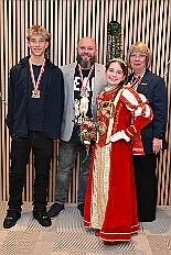 Kuerung Steinhof 2026-01-04 102  Unsere Kürung - Premiere - Im so genannten „Gürzenich“ von Duisburg, dem Steinhof in Huckingen fand am Sonntag, 4. Januar 2026, zum ersten Mal die Kürung einer Kinderprinzencrew statt. Wir sind nun als Prinz Juls I., Prinzessin Aileen I. mit Hofmarschall Sami und Pagin Paula der Stadt Duisburg 2026 inthronisiert. : DVPJ, Holger II, Kinderprinz Phil II., Prinzessin, Mia I., Prinzessin Mia I., HDK, Duisburg, Karneval, Helau, Tollität, Event, Session 2024, Session 2025, Hauptausschuss, Gemeinschaft, Hauptausschuss Karneval Duisburg, Duisburg ist echt