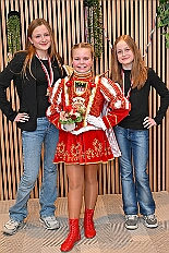 Kuerung Steinhof 2026-01-04 112  Unsere Kürung - Premiere - Im so genannten „Gürzenich“ von Duisburg, dem Steinhof in Huckingen fand am Sonntag, 4. Januar 2026, zum ersten Mal die Kürung einer Kinderprinzencrew statt. Wir sind nun als Prinz Juls I., Prinzessin Aileen I. mit Hofmarschall Sami und Pagin Paula der Stadt Duisburg 2026 inthronisiert. : DVPJ, Holger II, Kinderprinz Phil II., Prinzessin, Mia I., Prinzessin Mia I., HDK, Duisburg, Karneval, Helau, Tollität, Event, Session 2024, Session 2025, Hauptausschuss, Gemeinschaft, Hauptausschuss Karneval Duisburg, Duisburg ist echt