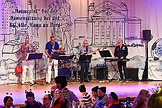 01 Damens AMaB 2026- 02-02 01  Sonntags Tour, 1. Februar - Am Sonntagvormittag, Damensitzung, war unser 1. Heimspiel bei den » Blauen Jungs « in der Aula vom Reinhard-und-Max-Mannesmann-Gymnasium. Danach in die 5. Etage vom IntercityHotel, 77 Jahre Rote Funken werden dort gefeiert. Später und der Gnadenkirche in Neumühl feierten die Senioren Karneval. Weiter ging es dann in der Rheinhausenhalle mit der Damensitzung von Rot-Weiß. Im Steinhof stand dann die Kindersitzung von den Musketieren auf dem Programm. Zum späten Nachmittag ging es dann etwas kleiner zu, Tanztee der SPD Großenbaum/Rahm im Coupe 1900. : DVPJ, Toni I, Kinderprinz Juls I., Juls I., Prinzessin, Aileen I., Prinzessin Aileen I., HDK, Duisburg, Karneval, Helau, Tollität, Event, Session 2025, Session 2026, Hauptausschuss, Gemeinschaft, Hauptausschuss Karneval Duisburg, Duisburg ist echt