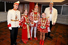 01 Damens AMaB 2026- 02-02 02  Sonntags Tour, 1. Februar - Am Sonntagvormittag, Damensitzung, war unser 1. Heimspiel bei den » Blauen Jungs « in der Aula vom Reinhard-und-Max-Mannesmann-Gymnasium. Danach in die 5. Etage vom IntercityHotel, 77 Jahre Rote Funken werden dort gefeiert. Später und der Gnadenkirche in Neumühl feierten die Senioren Karneval. Weiter ging es dann in der Rheinhausenhalle mit der Damensitzung von Rot-Weiß. Im Steinhof stand dann die Kindersitzung von den Musketieren auf dem Programm. Zum späten Nachmittag ging es dann etwas kleiner zu, Tanztee der SPD Großenbaum/Rahm im Coupe 1900. : DVPJ, Toni I, Kinderprinz Juls I., Juls I., Prinzessin, Aileen I., Prinzessin Aileen I., HDK, Duisburg, Karneval, Helau, Tollität, Event, Session 2025, Session 2026, Hauptausschuss, Gemeinschaft, Hauptausschuss Karneval Duisburg, Duisburg ist echt