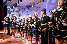 01 Damens AMaB 2026- 02-02 04  Sonntags Tour, 1. Februar - Am Sonntagvormittag, Damensitzung, war unser 1. Heimspiel bei den » Blauen Jungs « in der Aula vom Reinhard-und-Max-Mannesmann-Gymnasium. Danach in die 5. Etage vom IntercityHotel, 77 Jahre Rote Funken werden dort gefeiert. Später und der Gnadenkirche in Neumühl feierten die Senioren Karneval. Weiter ging es dann in der Rheinhausenhalle mit der Damensitzung von Rot-Weiß. Im Steinhof stand dann die Kindersitzung von den Musketieren auf dem Programm. Zum späten Nachmittag ging es dann etwas kleiner zu, Tanztee der SPD Großenbaum/Rahm im Coupe 1900. : DVPJ, Toni I, Kinderprinz Juls I., Juls I., Prinzessin, Aileen I., Prinzessin Aileen I., HDK, Duisburg, Karneval, Helau, Tollität, Event, Session 2025, Session 2026, Hauptausschuss, Gemeinschaft, Hauptausschuss Karneval Duisburg, Duisburg ist echt