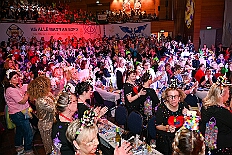 01 Damens AMaB 2026- 02-02 11  Sonntags Tour, 1. Februar - Am Sonntagvormittag, Damensitzung, war unser 1. Heimspiel bei den » Blauen Jungs « in der Aula vom Reinhard-und-Max-Mannesmann-Gymnasium. Danach in die 5. Etage vom IntercityHotel, 77 Jahre Rote Funken werden dort gefeiert. Später und der Gnadenkirche in Neumühl feierten die Senioren Karneval. Weiter ging es dann in der Rheinhausenhalle mit der Damensitzung von Rot-Weiß. Im Steinhof stand dann die Kindersitzung von den Musketieren auf dem Programm. Zum späten Nachmittag ging es dann etwas kleiner zu, Tanztee der SPD Großenbaum/Rahm im Coupe 1900. : DVPJ, Toni I, Kinderprinz Juls I., Juls I., Prinzessin, Aileen I., Prinzessin Aileen I., HDK, Duisburg, Karneval, Helau, Tollität, Event, Session 2025, Session 2026, Hauptausschuss, Gemeinschaft, Hauptausschuss Karneval Duisburg, Duisburg ist echt