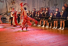 01 Damens AMaB 2026- 02-02 13  Sonntags Tour, 1. Februar - Am Sonntagvormittag, Damensitzung, war unser 1. Heimspiel bei den » Blauen Jungs « in der Aula vom Reinhard-und-Max-Mannesmann-Gymnasium. Danach in die 5. Etage vom IntercityHotel, 77 Jahre Rote Funken werden dort gefeiert. Später und der Gnadenkirche in Neumühl feierten die Senioren Karneval. Weiter ging es dann in der Rheinhausenhalle mit der Damensitzung von Rot-Weiß. Im Steinhof stand dann die Kindersitzung von den Musketieren auf dem Programm. Zum späten Nachmittag ging es dann etwas kleiner zu, Tanztee der SPD Großenbaum/Rahm im Coupe 1900. : DVPJ, Toni I, Kinderprinz Juls I., Juls I., Prinzessin, Aileen I., Prinzessin Aileen I., HDK, Duisburg, Karneval, Helau, Tollität, Event, Session 2025, Session 2026, Hauptausschuss, Gemeinschaft, Hauptausschuss Karneval Duisburg, Duisburg ist echt