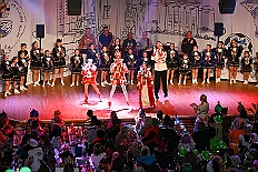 01 Damens AMaB 2026- 02-02 17  Sonntags Tour, 1. Februar - Am Sonntagvormittag, Damensitzung, war unser 1. Heimspiel bei den » Blauen Jungs « in der Aula vom Reinhard-und-Max-Mannesmann-Gymnasium. Danach in die 5. Etage vom IntercityHotel, 77 Jahre Rote Funken werden dort gefeiert. Später und der Gnadenkirche in Neumühl feierten die Senioren Karneval. Weiter ging es dann in der Rheinhausenhalle mit der Damensitzung von Rot-Weiß. Im Steinhof stand dann die Kindersitzung von den Musketieren auf dem Programm. Zum späten Nachmittag ging es dann etwas kleiner zu, Tanztee der SPD Großenbaum/Rahm im Coupe 1900. : DVPJ, Toni I, Kinderprinz Juls I., Juls I., Prinzessin, Aileen I., Prinzessin Aileen I., HDK, Duisburg, Karneval, Helau, Tollität, Event, Session 2025, Session 2026, Hauptausschuss, Gemeinschaft, Hauptausschuss Karneval Duisburg, Duisburg ist echt