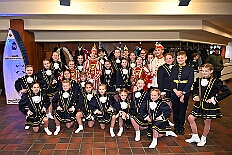 01 Damens AMaB 2026- 02-02 19  Sonntags Tour, 1. Februar - Am Sonntagvormittag, Damensitzung, war unser 1. Heimspiel bei den » Blauen Jungs « in der Aula vom Reinhard-und-Max-Mannesmann-Gymnasium. Danach in die 5. Etage vom IntercityHotel, 77 Jahre Rote Funken werden dort gefeiert. Später und der Gnadenkirche in Neumühl feierten die Senioren Karneval. Weiter ging es dann in der Rheinhausenhalle mit der Damensitzung von Rot-Weiß. Im Steinhof stand dann die Kindersitzung von den Musketieren auf dem Programm. Zum späten Nachmittag ging es dann etwas kleiner zu, Tanztee der SPD Großenbaum/Rahm im Coupe 1900. : DVPJ, Toni I, Kinderprinz Juls I., Juls I., Prinzessin, Aileen I., Prinzessin Aileen I., HDK, Duisburg, Karneval, Helau, Tollität, Event, Session 2025, Session 2026, Hauptausschuss, Gemeinschaft, Hauptausschuss Karneval Duisburg, Duisburg ist echt