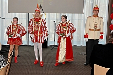 02 77Jahre RoteFunken 2026- 02-02 02  Sonntags Tour, 1. Februar - Am Sonntagvormittag, Damensitzung, war unser 1. Heimspiel bei den » Blauen Jungs « in der Aula vom Reinhard-und-Max-Mannesmann-Gymnasium. Danach in die 5. Etage vom IntercityHotel, 77 Jahre Rote Funken werden dort gefeiert. Später und der Gnadenkirche in Neumühl feierten die Senioren Karneval. Weiter ging es dann in der Rheinhausenhalle mit der Damensitzung von Rot-Weiß. Im Steinhof stand dann die Kindersitzung von den Musketieren auf dem Programm. Zum späten Nachmittag ging es dann etwas kleiner zu, Tanztee der SPD Großenbaum/Rahm im Coupe 1900. : DVPJ, Toni I, Kinderprinz Juls I., Juls I., Prinzessin, Aileen I., Prinzessin Aileen I., HDK, Duisburg, Karneval, Helau, Tollität, Event, Session 2025, Session 2026, Hauptausschuss, Gemeinschaft, Hauptausschuss Karneval Duisburg, Duisburg ist echt