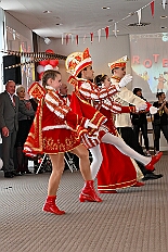 02 77Jahre RoteFunken 2026- 02-02 06  Sonntags Tour, 1. Februar - Am Sonntagvormittag, Damensitzung, war unser 1. Heimspiel bei den » Blauen Jungs « in der Aula vom Reinhard-und-Max-Mannesmann-Gymnasium. Danach in die 5. Etage vom IntercityHotel, 77 Jahre Rote Funken werden dort gefeiert. Später und der Gnadenkirche in Neumühl feierten die Senioren Karneval. Weiter ging es dann in der Rheinhausenhalle mit der Damensitzung von Rot-Weiß. Im Steinhof stand dann die Kindersitzung von den Musketieren auf dem Programm. Zum späten Nachmittag ging es dann etwas kleiner zu, Tanztee der SPD Großenbaum/Rahm im Coupe 1900. : DVPJ, Toni I, Kinderprinz Juls I., Juls I., Prinzessin, Aileen I., Prinzessin Aileen I., HDK, Duisburg, Karneval, Helau, Tollität, Event, Session 2025, Session 2026, Hauptausschuss, Gemeinschaft, Hauptausschuss Karneval Duisburg, Duisburg ist echt