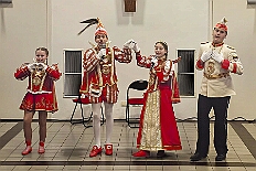 03 SeniorKa Gnadenkirche 2026- 02-02 05  Sonntags Tour, 1. Februar - Am Sonntagvormittag, Damensitzung, war unser 1. Heimspiel bei den » Blauen Jungs « in der Aula vom Reinhard-und-Max-Mannesmann-Gymnasium. Danach in die 5. Etage vom IntercityHotel, 77 Jahre Rote Funken werden dort gefeiert. Später und der Gnadenkirche in Neumühl feierten die Senioren Karneval. Weiter ging es dann in der Rheinhausenhalle mit der Damensitzung von Rot-Weiß. Im Steinhof stand dann die Kindersitzung von den Musketieren auf dem Programm. Zum späten Nachmittag ging es dann etwas kleiner zu, Tanztee der SPD Großenbaum/Rahm im Coupe 1900. : DVPJ, Toni I, Kinderprinz Juls I., Juls I., Prinzessin, Aileen I., Prinzessin Aileen I., HDK, Duisburg, Karneval, Helau, Tollität, Event, Session 2025, Session 2026, Hauptausschuss, Gemeinschaft, Hauptausschuss Karneval Duisburg, Duisburg ist echt