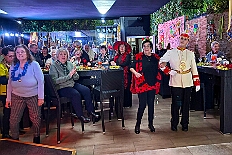 06 Tanztee Coupe1900 2026- 02-02 05  Sonntags Tour, 1. Februar - Am Sonntagvormittag, Damensitzung, war unser 1. Heimspiel bei den » Blauen Jungs « in der Aula vom Reinhard-und-Max-Mannesmann-Gymnasium. Danach in die 5. Etage vom IntercityHotel, 77 Jahre Rote Funken werden dort gefeiert. Später und der Gnadenkirche in Neumühl feierten die Senioren Karneval. Weiter ging es dann in der Rheinhausenhalle mit der Damensitzung von Rot-Weiß. Im Steinhof stand dann die Kindersitzung von den Musketieren auf dem Programm. Zum späten Nachmittag ging es dann etwas kleiner zu, Tanztee der SPD Großenbaum/Rahm im Coupe 1900. : DVPJ, Toni I, Kinderprinz Juls I., Juls I., Prinzessin, Aileen I., Prinzessin Aileen I., HDK, Duisburg, Karneval, Helau, Tollität, Event, Session 2025, Session 2026, Hauptausschuss, Gemeinschaft, Hauptausschuss Karneval Duisburg, Duisburg ist echt