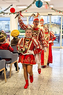 01 Sen JohaniterStift 2026-02-03 08  Seniorenkarneval am 3. Februar - Wir besuchten zuerst den Johanniter-Stift Duisburg-Neudorf an der Wildstraße. Danach fuhren wir nach Duisburg-Huckingen zum karnvalistischem Nachmittag der KFD St. Peter und Paul Gemeinde.