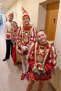 02 KFD Peter Paul 2026-02-03 02  Seniorenkarneval am 3. Februar - Wir besuchten zuerst den Johanniter-Stift Duisburg-Neudorf an der Wildstraße. Danach fuhren wir nach Duisburg-Huckingen zum karnvalistischem Nachmittag der KFD St. Peter und Paul Gemeinde.
