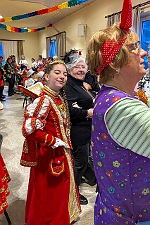 01 KFD Peter Paul 2026-02-04 11  Mittwoch, 4. Februar - Der 2. karnvalistischem Nachmittag der KFD St. Peter und Paul Gemeinde in Huckingen war unser Auftakt an diesem Tag. Eine Super Stimmung im Saal. Gestärkt mit ausreichend Kuchen und Kaffee ginge dann nach Walsum. In Open Rheins „Zum Johanniter“  fan die „Flüstersitzung“ der Prinzengarde statt.