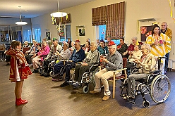 01 Seniorenk St Clemens 2026- 02-05 03  Donnerstags Tour, 5. Februar  -Der Seniorenkarneval von der KG Königreich-Duissern Caritas-Altenheim St. Clemens, in Kaßlerfeld, war unser erstes Ziel. Weil die Kindercrew des letzten Jahres so gut ankam, waren wir danach auf der Karnevalsfeier der Wohnungsgenossenschaft DU Süd in Neudorf in der Andersenstraße. Die dritte Station war dann der Pfarrkarneval der Ev. Gemeinde am Vogelsangplatz.