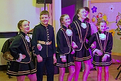 03 Pfarrk Vogelsangplatz 2026- 02-05 10  Donnerstags Tour, 5. Februar  -Der Seniorenkarneval von der KG Königreich-Duissern Caritas-Altenheim St. Clemens, in Kaßlerfeld, war unser erstes Ziel. Weil die Kindercrew des letzten Jahres so gut ankam, waren wir danach auf der Karnevalsfeier der Wohnungsgenossenschaft DU Süd in Neudorf in der Andersenstraße. Die dritte Station war dann der Pfarrkarneval der Ev. Gemeinde am Vogelsangplatz.