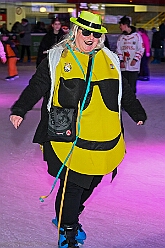 01 KarnevalOnIce 2026-02-06 04  alleato Arena und Ordensessen - Am späten Freitagnachmittag hieß es zum 4. Mal „Karneval on Ice“ . Nach der Premiere 2023 ist diese Veranstaltung weiterhin beliebt.  Das (Spaß)Eishockeyspiel der Teams Karneval vs. Stadt Duisburg endete 10:10. Nach diesem Besuch waren noch bei der Ehrengarde, diese hat den „Großen Orden“ an Joachim Loosen verliehen. : DVPJ, Toni I, Kinderprinz Juls I., Juls I., Prinzessin, Aileen I., Prinzessin Aileen I., HDK, Duisburg, Karneval, Helau, Tollität, Event, Session 2025, Session 2026, Hauptausschuss, Gemeinschaft, Hauptausschuss Karneval Duisburg, Duisburg ist echt