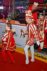 01 KarnevalOnIce 2026-02-06 10  alleato Arena und Ordensessen - Am späten Freitagnachmittag hieß es zum 4. Mal „Karneval on Ice“ . Nach der Premiere 2023 ist diese Veranstaltung weiterhin beliebt.  Das (Spaß)Eishockeyspiel der Teams Karneval vs. Stadt Duisburg endete 10:10. Nach diesem Besuch waren noch bei der Ehrengarde, diese hat den „Großen Orden“ an Joachim Loosen verliehen. : DVPJ, Toni I, Kinderprinz Juls I., Juls I., Prinzessin, Aileen I., Prinzessin Aileen I., HDK, Duisburg, Karneval, Helau, Tollität, Event, Session 2025, Session 2026, Hauptausschuss, Gemeinschaft, Hauptausschuss Karneval Duisburg, Duisburg ist echt
