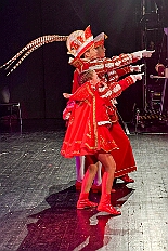 04 Maedchens RWHambMarx 2026-02-07 01  Samstags Tour, 7. Februar - Mittags begann unsere Tour, insgesamt 7 Auftritte, im Hewag Seniorenstift an der Karl-Jarres-Straße. Es folgte dann im Karl Martin Haus bei den Jungschützen, begleitet von unserer Minigarde, der nächste Termin. Nach sportlichen Stop dann beim OSC in Rheinhausen ging es zur Mädchensitzung von Rot-Weiß Hamborn-Marxloh. Von dort in die City, einmal zur die Galasitzung der Bürgergarde im WYNDHAM Hotel und dann die Damensitzung vom Sonnigen Süden. Zum Schluss war dann noch das Kostümfest der „Hippen“ in Großenbaum.