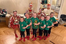 05 Buergergala 2026-02-07 01  Samstags Tour, 7. Februar - Mittags begann unsere Tour, insgesamt 7 Auftritte, im Hewag Seniorenstift an der Karl-Jarres-Straße. Es folgte dann im Karl Martin Haus bei den Jungschützen, begleitet von unserer Minigarde, der nächste Termin. Nach sportlichen Stop dann beim OSC in Rheinhausen ging es zur Mädchensitzung von Rot-Weiß Hamborn-Marxloh. Von dort in die City, einmal zur die Galasitzung der Bürgergarde im WYNDHAM Hotel und dann die Damensitzung vom Sonnigen Süden. Zum Schluss war dann noch das Kostümfest der „Hippen“ in Großenbaum.