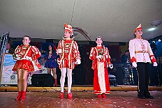 06 Damens SonniSued 2026-02-07 03  Samstags Tour, 7. Februar - Mittags begann unsere Tour, insgesamt 7 Auftritte, im Hewag Seniorenstift an der Karl-Jarres-Straße. Es folgte dann im Karl Martin Haus bei den Jungschützen, begleitet von unserer Minigarde, der nächste Termin. Nach sportlichen Stop dann beim OSC in Rheinhausen ging es zur Mädchensitzung von Rot-Weiß Hamborn-Marxloh. Von dort in die City, einmal zur die Galasitzung der Bürgergarde im WYNDHAM Hotel und dann die Damensitzung vom Sonnigen Süden. Zum Schluss war dann noch das Kostümfest der „Hippen“ in Großenbaum. : DVPJ, Toni I, Kinderprinz Juls I., Juls I., Prinzessin, Aileen I., Prinzessin Aileen I., HDK, Duisburg, Karneval, Helau, Tollität, Event, Session 2025, Session 2026, Hauptausschuss, Gemeinschaft, Hauptausschuss Karneval Duisburg, Duisburg ist echt