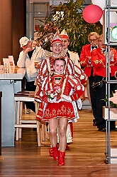 Prinzenem Intercity 2026- 02-10 07  Mal nicht wie immer - Eigentlich ist es Tradition der Roten Funken zu ihrem Prinzenempfang am Mittwoch vor Altweiber zu bitten. Dieses Jahr wurden im IntercityHotel die Tollitätten unvermeidbar einen Tag vorher : DVPJ, Toni I, Kinderprinz Juls I., Juls I., Prinzessin, Aileen I., Prinzessin Aileen I., HDK, Duisburg, Karneval, Helau, Tollität, Event, Session 2025, Session 2026, Hauptausschuss, Gemeinschaft, Hauptausschuss Karneval Duisburg, Duisburg ist echt