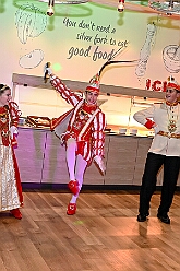 Prinzenem Intercity 2026- 02-10 27  Mal nicht wie immer - Eigentlich ist es Tradition der Roten Funken zu ihrem Prinzenempfang am Mittwoch vor Altweiber zu bitten. Dieses Jahr wurden im IntercityHotel die Tollitätten unvermeidbar einen Tag vorher : DVPJ, Toni I, Kinderprinz Juls I., Juls I., Prinzessin, Aileen I., Prinzessin Aileen I., HDK, Duisburg, Karneval, Helau, Tollität, Event, Session 2025, Session 2026, Hauptausschuss, Gemeinschaft, Hauptausschuss Karneval Duisburg, Duisburg ist echt