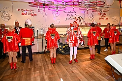 Prinzenem Intercity 2026- 02-10 41  Mal nicht wie immer - Eigentlich ist es Tradition der Roten Funken zu ihrem Prinzenempfang am Mittwoch vor Altweiber zu bitten. Dieses Jahr wurden im IntercityHotel die Tollitätten unvermeidbar einen Tag vorher : DVPJ, Toni I, Kinderprinz Juls I., Juls I., Prinzessin, Aileen I., Prinzessin Aileen I., HDK, Duisburg, Karneval, Helau, Tollität, Event, Session 2025, Session 2026, Hauptausschuss, Gemeinschaft, Hauptausschuss Karneval Duisburg, Duisburg ist echt