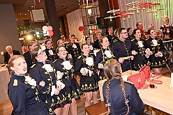 Prinzenem Intercity 2026- 02-10 48  Mal nicht wie immer - Eigentlich ist es Tradition der Roten Funken zu ihrem Prinzenempfang am Mittwoch vor Altweiber zu bitten. Dieses Jahr wurden im IntercityHotel die Tollitätten unvermeidbar einen Tag vorher : DVPJ, Toni I, Kinderprinz Juls I., Juls I., Prinzessin, Aileen I., Prinzessin Aileen I., HDK, Duisburg, Karneval, Helau, Tollität, Event, Session 2025, Session 2026, Hauptausschuss, Gemeinschaft, Hauptausschuss Karneval Duisburg, Duisburg ist echt