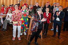 02 EmpfangRathaus 2026- 02-11 06  Mittwochs Tour, 11. Februar - Um 10 Uhr ging es an diesem Tag auf Karnevalsfeier der GGS Tonstraße für uns los. Danach waren dann 2 Termine mit Prinz Toni zusammen, einmal der Rathausempfang in Rheinhausen und das Wiegen bei der DEKRA. Am Nachmittag standen 3 Seniorenkarnevaslfeiern an, bei Casa Mia in Röttgersbach und den Hewag-Zentren Hufstraße und Brauerstraße. Nach dem Kurzbesuch bei den Lebensräumen Duisburg ging es in den Steinhof zum Abend für den Bürger des Jahres. : DVPJ, Toni I, Kinderprinz Juls I., Juls I., Prinzessin, Aileen I., Prinzessin Aileen I., HDK, Duisburg, Karneval, Helau, Tollität, Event, Session 2025, Session 2026, Hauptausschuss, Gemeinschaft, Hauptausschuss Karneval Duisburg, Duisburg ist echt