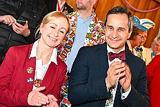 02 EmpfangRathaus 2026- 02-11 09  Mittwochs Tour, 11. Februar - Um 10 Uhr ging es an diesem Tag auf Karnevalsfeier der GGS Tonstraße für uns los. Danach waren dann 2 Termine mit Prinz Toni zusammen, einmal der Rathausempfang in Rheinhausen und das Wiegen bei der DEKRA. Am Nachmittag standen 3 Seniorenkarnevaslfeiern an, bei Casa Mia in Röttgersbach und den Hewag-Zentren Hufstraße und Brauerstraße. Nach dem Kurzbesuch bei den Lebensräumen Duisburg ging es in den Steinhof zum Abend für den Bürger des Jahres. : DVPJ, Toni I, Kinderprinz Juls I., Juls I., Prinzessin, Aileen I., Prinzessin Aileen I., HDK, Duisburg, Karneval, Helau, Tollität, Event, Session 2025, Session 2026, Hauptausschuss, Gemeinschaft, Hauptausschuss Karneval Duisburg, Duisburg ist echt