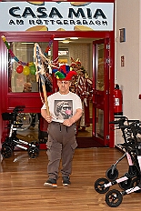 04 CasaMia Seniorkar 2026- 02-11 01  Mittwochs Tour, 11. Februar - Um 10 Uhr ging es an diesem Tag auf Karnevalsfeier der GGS Tonstraße für uns los. Danach waren dann 2 Termine mit Prinz Toni zusammen, einmal der Rathausempfang in Rheinhausen und das Wiegen bei der DEKRA. Am Nachmittag standen 3 Seniorenkarnevaslfeiern an, bei Casa Mia in Röttgersbach und den Hewag-Zentren Hufstraße und Brauerstraße. Nach dem Kurzbesuch bei den Lebensräumen Duisburg ging es in den Steinhof zum Abend für den Bürger des Jahres. : DVPJ, Toni I, Kinderprinz Juls I., Juls I., Prinzessin, Aileen I., Prinzessin Aileen I., HDK, Duisburg, Karneval, Helau, Tollität, Event, Session 2025, Session 2026, Hauptausschuss, Gemeinschaft, Hauptausschuss Karneval Duisburg, Duisburg ist echt