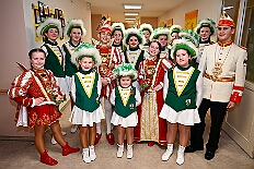 05 SeniKarn HEWAH Hufstrasse 2026- 02-11 10  Mittwochs Tour, 11. Februar - Um 10 Uhr ging es an diesem Tag auf Karnevalsfeier der GGS Tonstraße für uns los. Danach waren dann 2 Termine mit Prinz Toni zusammen, einmal der Rathausempfang in Rheinhausen und das Wiegen bei der DEKRA. Am Nachmittag standen 3 Seniorenkarnevaslfeiern an, bei Casa Mia in Röttgersbach und den Hewag-Zentren Hufstraße und Brauerstraße. Nach dem Kurzbesuch bei den Lebensräumen Duisburg ging es in den Steinhof zum Abend für den Bürger des Jahres. : DVPJ, Toni I, Kinderprinz Juls I., Juls I., Prinzessin, Aileen I., Prinzessin Aileen I., HDK, Duisburg, Karneval, Helau, Tollität, Event, Session 2025, Session 2026, Hauptausschuss, Gemeinschaft, Hauptausschuss Karneval Duisburg, Duisburg ist echt