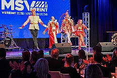 08 HDK Buerger desJahrse 2026- 02-11 08  Mittwochs Tour, 11. Februar - Um 10 Uhr ging es an diesem Tag auf Karnevalsfeier der GGS Tonstraße für uns los. Danach waren dann 2 Termine mit Prinz Toni zusammen, einmal der Rathausempfang in Rheinhausen und das Wiegen bei der DEKRA. Am Nachmittag standen 3 Seniorenkarnevaslfeiern an, bei Casa Mia in Röttgersbach und den Hewag-Zentren Hufstraße und Brauerstraße. Nach dem Kurzbesuch bei den Lebensräumen Duisburg ging es in den Steinhof zum Abend für den Bürger des Jahres. : DVPJ, Toni I, Kinderprinz Juls I., Juls I., Prinzessin, Aileen I., Prinzessin Aileen I., HDK, Duisburg, Karneval, Helau, Tollität, Event, Session 2025, Session 2026, Hauptausschuss, Gemeinschaft, Hauptausschuss Karneval Duisburg, Duisburg ist echt