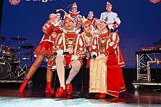 08 HDK Buerger desJahrse 2026- 02-11 09  Mittwochs Tour, 11. Februar - Um 10 Uhr ging es an diesem Tag auf Karnevalsfeier der GGS Tonstraße für uns los. Danach waren dann 2 Termine mit Prinz Toni zusammen, einmal der Rathausempfang in Rheinhausen und das Wiegen bei der DEKRA. Am Nachmittag standen 3 Seniorenkarnevaslfeiern an, bei Casa Mia in Röttgersbach und den Hewag-Zentren Hufstraße und Brauerstraße. Nach dem Kurzbesuch bei den Lebensräumen Duisburg ging es in den Steinhof zum Abend für den Bürger des Jahres. : DVPJ, Toni I, Kinderprinz Juls I., Juls I., Prinzessin, Aileen I., Prinzessin Aileen I., HDK, Duisburg, Karneval, Helau, Tollität, Event, Session 2025, Session 2026, Hauptausschuss, Gemeinschaft, Hauptausschuss Karneval Duisburg, Duisburg ist echt