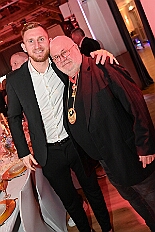 08 HDK Buerger desJahrse 2026- 02-11 30  Mittwochs Tour, 11. Februar - Um 10 Uhr ging es an diesem Tag auf Karnevalsfeier der GGS Tonstraße für uns los. Danach waren dann 2 Termine mit Prinz Toni zusammen, einmal der Rathausempfang in Rheinhausen und das Wiegen bei der DEKRA. Am Nachmittag standen 3 Seniorenkarnevaslfeiern an, bei Casa Mia in Röttgersbach und den Hewag-Zentren Hufstraße und Brauerstraße. Nach dem Kurzbesuch bei den Lebensräumen Duisburg ging es in den Steinhof zum Abend für den Bürger des Jahres. : DVPJ, Toni I, Kinderprinz Juls I., Juls I., Prinzessin, Aileen I., Prinzessin Aileen I., HDK, Duisburg, Karneval, Helau, Tollität, Event, Session 2025, Session 2026, Hauptausschuss, Gemeinschaft, Hauptausschuss Karneval Duisburg, Duisburg ist echt