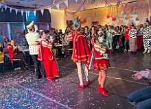 04 LANUV 2026- 02-12 03  Weiberfastnachts Tour, 11. Februar - Schon um 9 Uhr begann dieser ereignisreicher Tag für uns mit der Karnevalsfeier in der GGS Habichtstraße. Im HDK Festzelt wurden wir danach fanatisch gefeiert. Weiter ging es dann zu Hargreaves und ins LANUV zur der Firmenfeiern. Zwischendurch seine Seniorenfeier der AWO Karl-Jarres-Straße. Im Ratskeller feiern die Nordvereine Altweiber. In Folge fahren wir nach Laar, einmal zum Familienkarneval der KG Rot-Gold und die KFD feier im St. Ewald. Der vorletzte Auftritt dann die Altweibersitzung bei der Ehrengarde bevor es zum erneuten Heimspiel  zur Altweiber-Party in den Heimathafen geht.