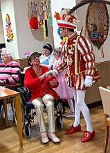 05 Seniorenkar AWO 2026- 02-12 05  Weiberfastnachts Tour, 11. Februar - Schon um 9 Uhr begann dieser ereignisreicher Tag für uns mit der Karnevalsfeier in der GGS Habichtstraße. Im HDK Festzelt wurden wir danach fanatisch gefeiert. Weiter ging es dann zu Hargreaves und ins LANUV zur der Firmenfeiern. Zwischendurch seine Seniorenfeier der AWO Karl-Jarres-Straße. Im Ratskeller feiern die Nordvereine Altweiber. In Folge fahren wir nach Laar, einmal zum Familienkarneval der KG Rot-Gold und die KFD feier im St. Ewald. Der vorletzte Auftritt dann die Altweibersitzung bei der Ehrengarde bevor es zum erneuten Heimspiel  zur Altweiber-Party in den Heimathafen geht.