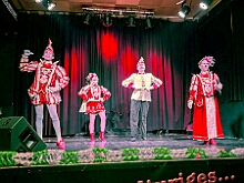 06 Altew Nordvereine 2026- 02-12 01  Weiberfastnachts Tour, 11. Februar - Schon um 9 Uhr begann dieser ereignisreicher Tag für uns mit der Karnevalsfeier in der GGS Habichtstraße. Im HDK Festzelt wurden wir danach fanatisch gefeiert. Weiter ging es dann zu Hargreaves und ins LANUV zur der Firmenfeiern. Zwischendurch seine Seniorenfeier der AWO Karl-Jarres-Straße. Im Ratskeller feiern die Nordvereine Altweiber. In Folge fahren wir nach Laar, einmal zum Familienkarneval der KG Rot-Gold und die KFD feier im St. Ewald. Der vorletzte Auftritt dann die Altweibersitzung bei der Ehrengarde bevor es zum erneuten Heimspiel  zur Altweiber-Party in den Heimathafen geht.