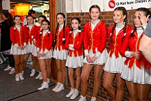 07 Familienk RG Laar 2026- 02-12 13  Weiberfastnachts Tour, 11. Februar - Schon um 9 Uhr begann dieser ereignisreicher Tag für uns mit der Karnevalsfeier in der GGS Habichtstraße. Im HDK Festzelt wurden wir danach fanatisch gefeiert. Weiter ging es dann zu Hargreaves und ins LANUV zur der Firmenfeiern. Zwischendurch seine Seniorenfeier der AWO Karl-Jarres-Straße. Im Ratskeller feiern die Nordvereine Altweiber. In Folge fahren wir nach Laar, einmal zum Familienkarneval der KG Rot-Gold und die KFD feier im St. Ewald. Der vorletzte Auftritt dann die Altweibersitzung bei der Ehrengarde bevor es zum erneuten Heimspiel  zur Altweiber-Party in den Heimathafen geht. : DVPJ, Toni I, Kinderprinz Juls I., Juls I., Prinzessin, Aileen I., Prinzessin Aileen I., HDK, Duisburg, Karneval, Helau, Tollität, Event, Session 2025, Session 2026, Hauptausschuss, Gemeinschaft, Hauptausschuss Karneval Duisburg, Duisburg ist echt