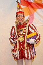 08 KFD StEwaldi Laar 2026- 02-12 17  Weiberfastnachts Tour, 11. Februar - Schon um 9 Uhr begann dieser ereignisreicher Tag für uns mit der Karnevalsfeier in der GGS Habichtstraße. Im HDK Festzelt wurden wir danach fanatisch gefeiert. Weiter ging es dann zu Hargreaves und ins LANUV zur der Firmenfeiern. Zwischendurch seine Seniorenfeier der AWO Karl-Jarres-Straße. Im Ratskeller feiern die Nordvereine Altweiber. In Folge fahren wir nach Laar, einmal zum Familienkarneval der KG Rot-Gold und die KFD feier im St. Ewald. Der vorletzte Auftritt dann die Altweibersitzung bei der Ehrengarde bevor es zum erneuten Heimspiel  zur Altweiber-Party in den Heimathafen geht. : DVPJ, Toni I, Kinderprinz Juls I., Juls I., Prinzessin, Aileen I., Prinzessin Aileen I., HDK, Duisburg, Karneval, Helau, Tollität, Event, Session 2025, Session 2026, Hauptausschuss, Gemeinschaft, Hauptausschuss Karneval Duisburg, Duisburg ist echt