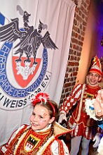 09 AltweibEhrengarde 2026- 02-12 06  Weiberfastnachts Tour, 11. Februar - Schon um 9 Uhr begann dieser ereignisreicher Tag für uns mit der Karnevalsfeier in der GGS Habichtstraße. Im HDK Festzelt wurden wir danach fanatisch gefeiert. Weiter ging es dann zu Hargreaves und ins LANUV zur der Firmenfeiern. Zwischendurch seine Seniorenfeier der AWO Karl-Jarres-Straße. Im Ratskeller feiern die Nordvereine Altweiber. In Folge fahren wir nach Laar, einmal zum Familienkarneval der KG Rot-Gold und die KFD feier im St. Ewald. Der vorletzte Auftritt dann die Altweibersitzung bei der Ehrengarde bevor es zum erneuten Heimspiel  zur Altweiber-Party in den Heimathafen geht. : DVPJ, Toni I, Kinderprinz Juls I., Juls I., Prinzessin, Aileen I., Prinzessin Aileen I., HDK, Duisburg, Karneval, Helau, Tollität, Event, Session 2025, Session 2026, Hauptausschuss, Gemeinschaft, Hauptausschuss Karneval Duisburg, Duisburg ist echt