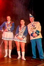 09 AltweibEhrengarde 2026- 02-12 08  Weiberfastnachts Tour, 11. Februar - Schon um 9 Uhr begann dieser ereignisreicher Tag für uns mit der Karnevalsfeier in der GGS Habichtstraße. Im HDK Festzelt wurden wir danach fanatisch gefeiert. Weiter ging es dann zu Hargreaves und ins LANUV zur der Firmenfeiern. Zwischendurch seine Seniorenfeier der AWO Karl-Jarres-Straße. Im Ratskeller feiern die Nordvereine Altweiber. In Folge fahren wir nach Laar, einmal zum Familienkarneval der KG Rot-Gold und die KFD feier im St. Ewald. Der vorletzte Auftritt dann die Altweibersitzung bei der Ehrengarde bevor es zum erneuten Heimspiel  zur Altweiber-Party in den Heimathafen geht. : DVPJ, Toni I, Kinderprinz Juls I., Juls I., Prinzessin, Aileen I., Prinzessin Aileen I., HDK, Duisburg, Karneval, Helau, Tollität, Event, Session 2025, Session 2026, Hauptausschuss, Gemeinschaft, Hauptausschuss Karneval Duisburg, Duisburg ist echt