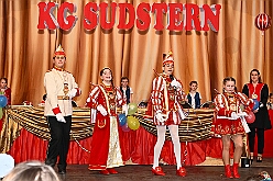 01 Kinderka KG Suedstern 2026-02-13 07  Kinderkarneval und Kostümfest   Der Karnevalsfreitag und seine Traditionen. Zuerst waren im Sermer Festzelt auf dem Kasselle-Pitter-Platz zum dortigen Kinderkarneval. Am frühen Abend hatte dann noch der SZ der Prinzengarde in der Gaststätte „Zum Treffpunkt“ zum Kostümfest eingeladen. : DVPJ, Toni I, Kinderprinz Juls I., Juls I., Prinzessin, Aileen I., Prinzessin Aileen I., HDK, Duisburg, Karneval, Helau, Tollität, Event, Session 2025, Session 2026, Hauptausschuss, Gemeinschaft, Hauptausschuss Karneval Duisburg, Duisburg ist echt