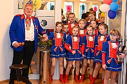 01 Seniorenk CURATA DIN 2026- 02-14 11  Samstags Tour, 14. Februar - Nach dem Kinderkarnevalszug hatten wir an diesem Samstag noch 3 Termine. Zuerst waren wir zum Seniorenkarneval im CURATA Haus in Dinslaken Hiesfeld. Am Abend ging es zum letzten Mal bei unseren » Blauen Jungs « auf die Bühne. Und auch zum letzten Mal hieß es Helau bei der KG Rot-Gold Laar. : DVPJ, Toni I, Kinderprinz Juls I., Juls I., Prinzessin, Aileen I., Prinzessin Aileen I., HDK, Duisburg, Karneval, Helau, Tollität, Event, Session 2025, Session 2026, Hauptausschuss, Gemeinschaft, Hauptausschuss Karneval Duisburg, Duisburg ist echt