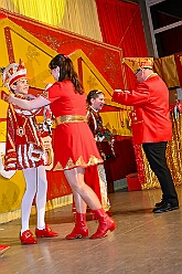 03 Prunks RG Laar 2026- 02-14 16  Samstags Tour, 14. Februar - Nach dem Kinderkarnevalszug hatten wir an diesem Samstag noch 3 Termine. Zuerst waren wir zum Seniorenkarneval im CURATA Haus in Dinslaken Hiesfeld. Am Abend ging es zum letzten Mal bei unseren » Blauen Jungs « auf die Bühne. Und auch zum letzten Mal hieß es Helau bei der KG Rot-Gold Laar. : DVPJ, Toni I, Kinderprinz Juls I., Juls I., Prinzessin, Aileen I., Prinzessin Aileen I., HDK, Duisburg, Karneval, Helau, Tollität, Event, Session 2025, Session 2026, Hauptausschuss, Gemeinschaft, Hauptausschuss Karneval Duisburg, Duisburg ist echt