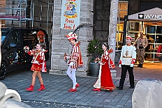 01 Das Wecken 2026- 02-14 08  Unser Tag - ein schöner Tag - Es war 8 Uhr in der Früh als wir am Samstagmorgen, 14. Februar, als wir mit Musik am WYNDHAM Hotel Duisburger Hof geweckt wurden. Danach ging es dann nach Hamborn wo „unser“ Kinderkarnevalszug pünktlich um 11:11 Uhr startete. Zu Mittagszeit gab es dann anschließend eine Empfang für uns und die Teneriffa Delegation. : DVPJ, Toni I, Kinderprinz Juls I., Juls I., Prinzessin, Aileen I., Prinzessin Aileen I., HDK, Duisburg, Karneval, Helau, Tollität, Event, Session 2025, Session 2026, Hauptausschuss, Gemeinschaft, Hauptausschuss Karneval Duisburg, Duisburg ist echt
