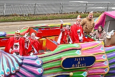 02 Der Zug 2026- 02-14 15  Unser Tag - ein schöner Tag - Es war 8 Uhr in der Früh als wir am Samstagmorgen, 14. Februar, als wir mit Musik am WYNDHAM Hotel Duisburger Hof geweckt wurden. Danach ging es dann nach Hamborn wo „unser“ Kinderkarnevalszug pünktlich um 11:11 Uhr startete. Zu Mittagszeit gab es dann anschließend eine Empfang für uns und die Teneriffa Delegation. : DVPJ, Toni I, Kinderprinz Juls I., Juls I., Prinzessin, Aileen I., Prinzessin Aileen I., HDK, Duisburg, Karneval, Helau, Tollität, Event, Session 2025, Session 2026, Hauptausschuss, Gemeinschaft, Hauptausschuss Karneval Duisburg, Duisburg ist echt